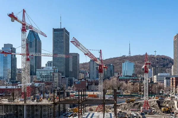 Skyline de Montréal avec chantiers — Région desservie par Gestimatech